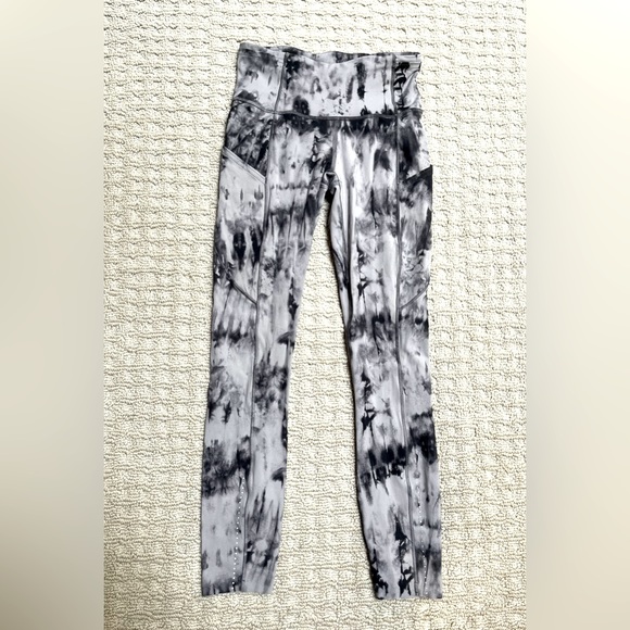 Tie-dye Lululemon leggings with pockets! - Picture 1 of 3
